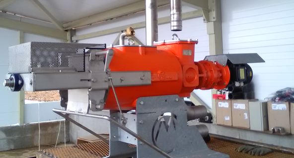 Шнековые сепараторы SM 260 dm dry matter в цехе разделения