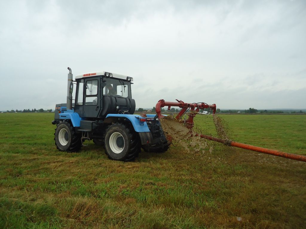 Внесение навоза в поля двухтарельчатым разбрызгивателем