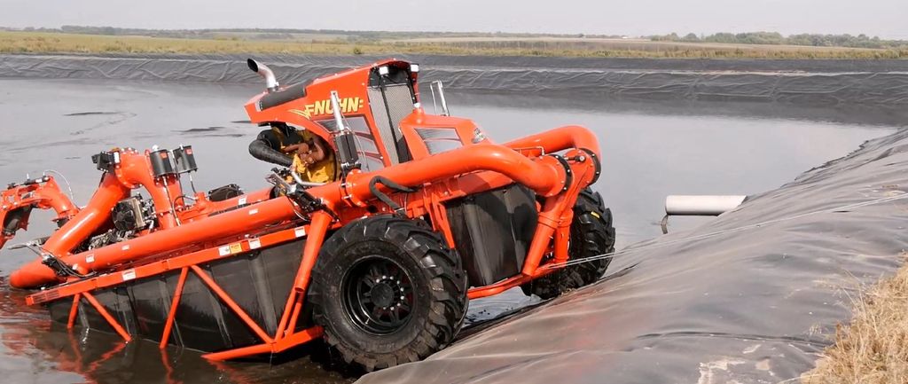 Подъемное устройство с гидравлической лебедкой вытаскивает мешалку nuhn